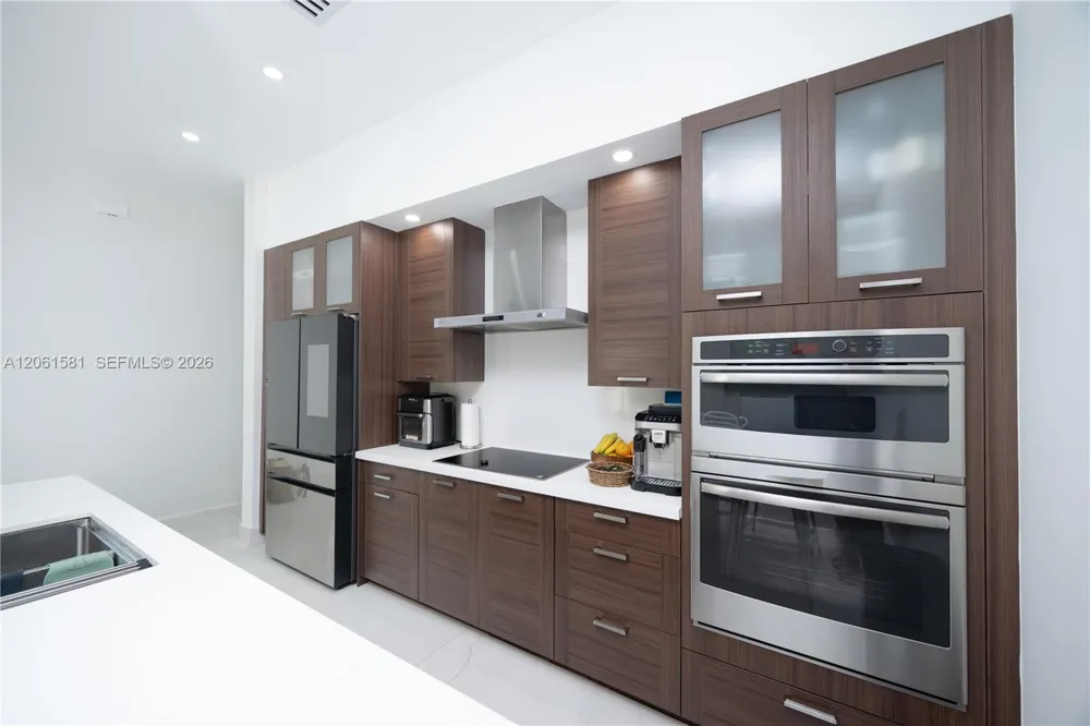 8995 NW 161st Ter Miami Lakes, FL 33018