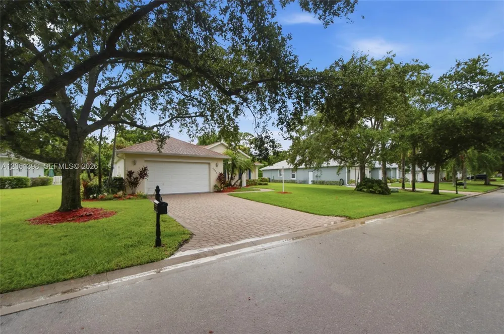 4025 SW Chablis St SW Vero Beach, FL 32968