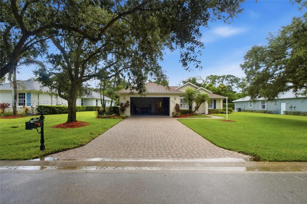 4025 SW Chablis St SW Vero Beach, FL 32968