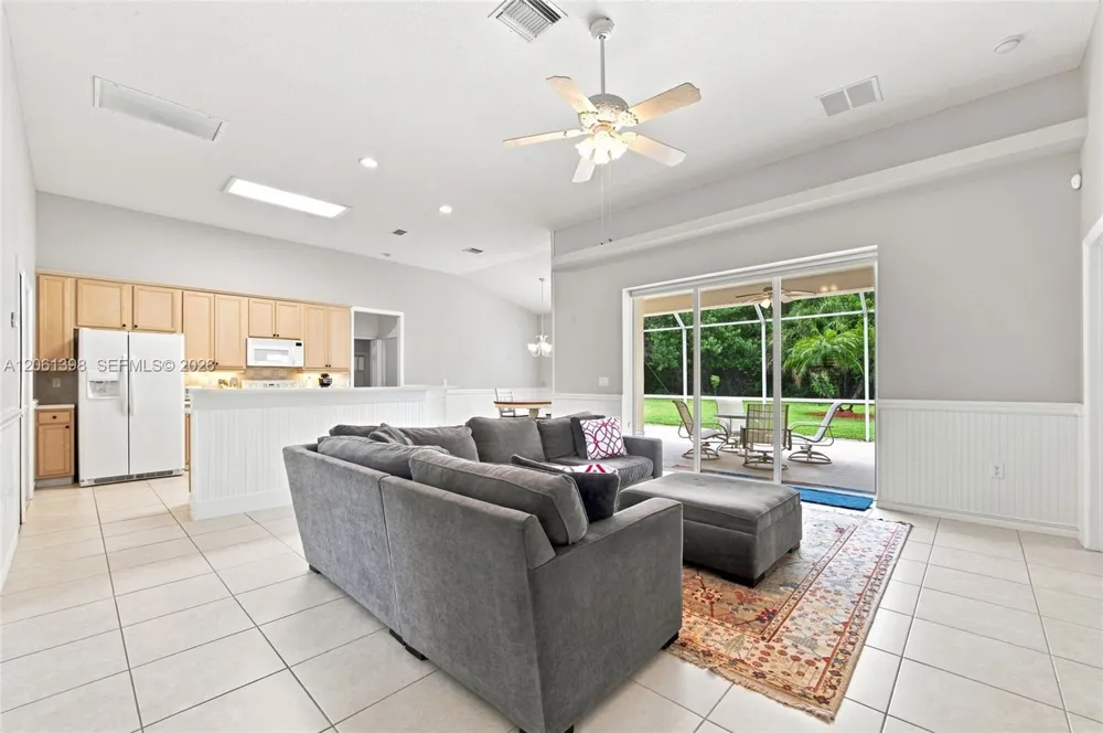 4025 SW Chablis St SW Vero Beach, FL 32968