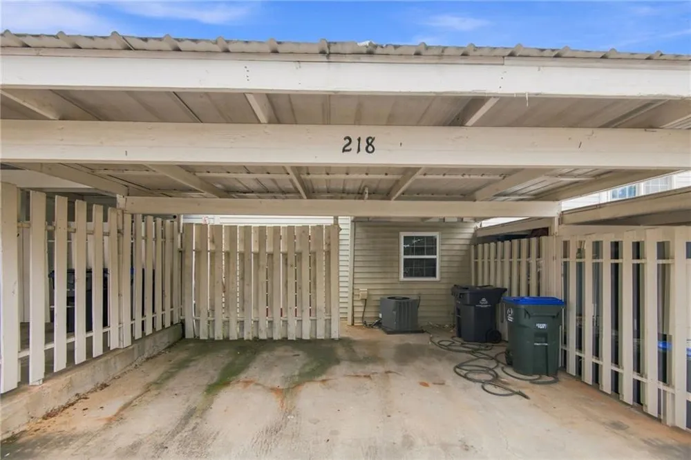 218 Mill Creek Place Roswell, GA 30076