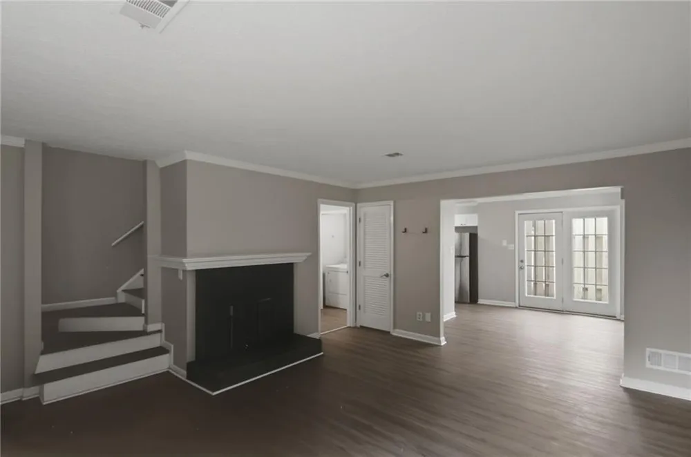 218 Mill Creek Place Roswell, GA 30076
