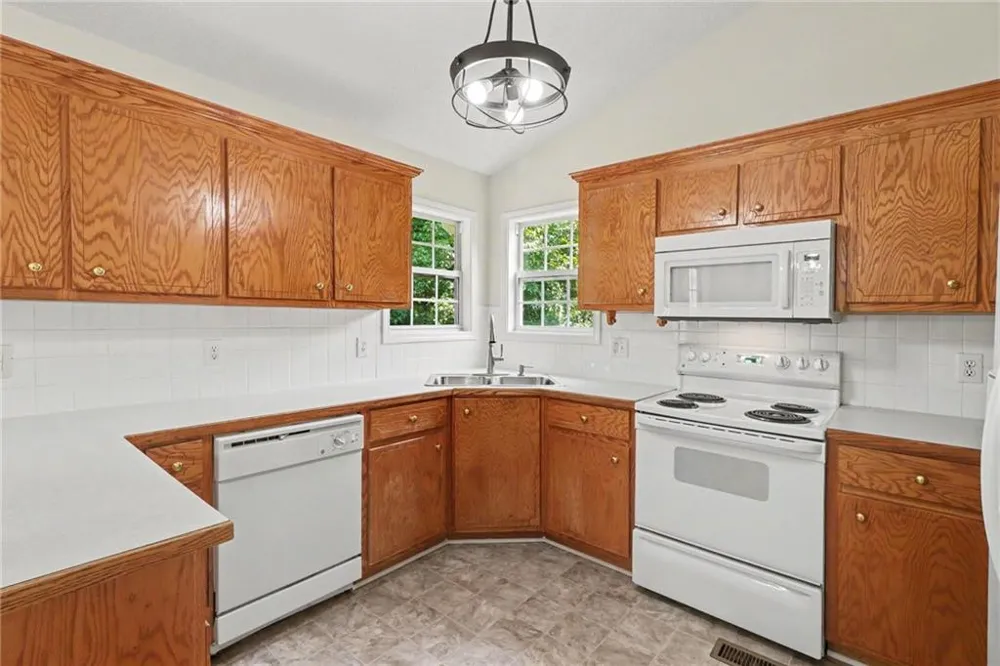 18 Broadlands Drive White, GA 30184