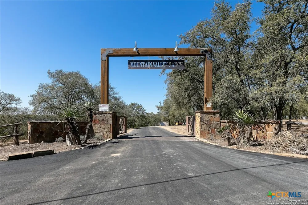 15 PR 2535 Mico, TX 78056