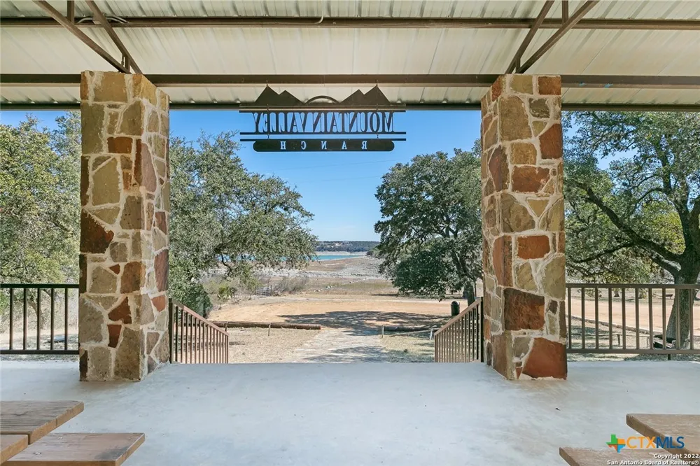 15 PR 2535 Mico, TX 78056