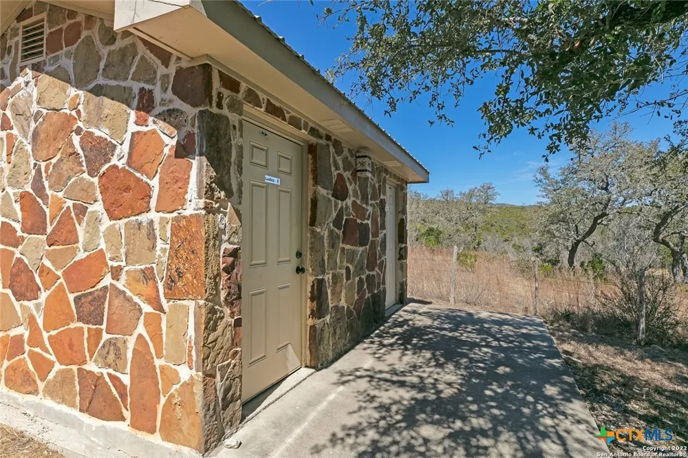 15 PR 2535 Mico, TX 78056