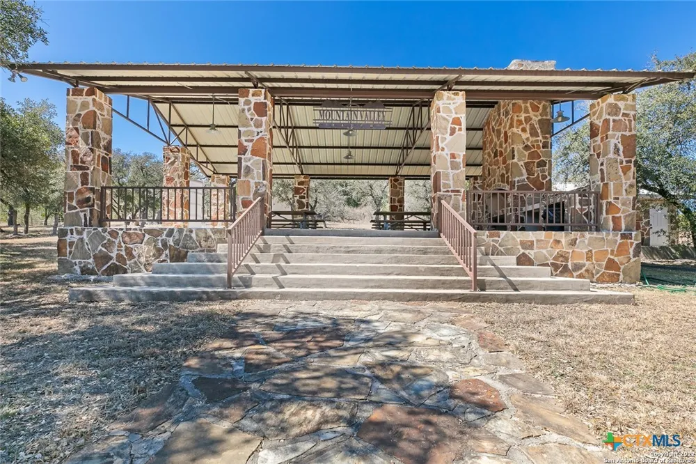 15 PR 2535 Mico, TX 78056