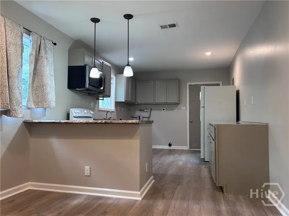 1410 New Castle Street Savannah, GA 31415
