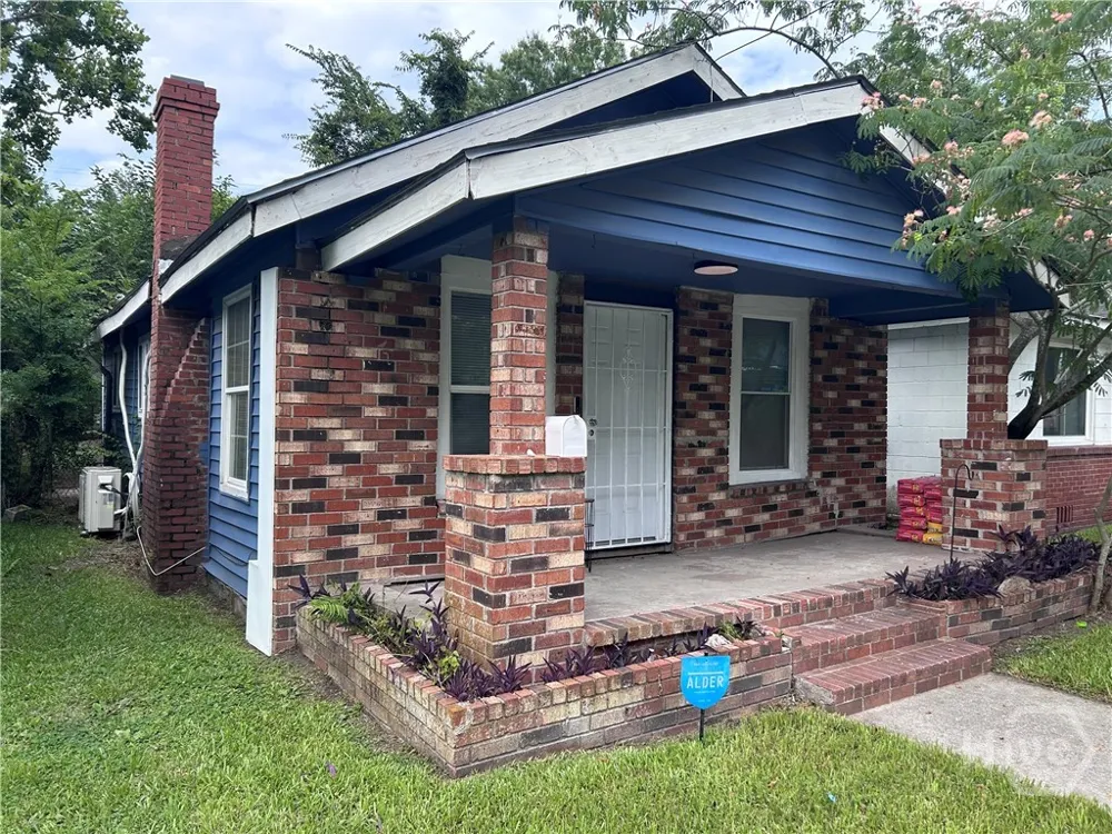 1410 New Castle Street Savannah, GA 31415