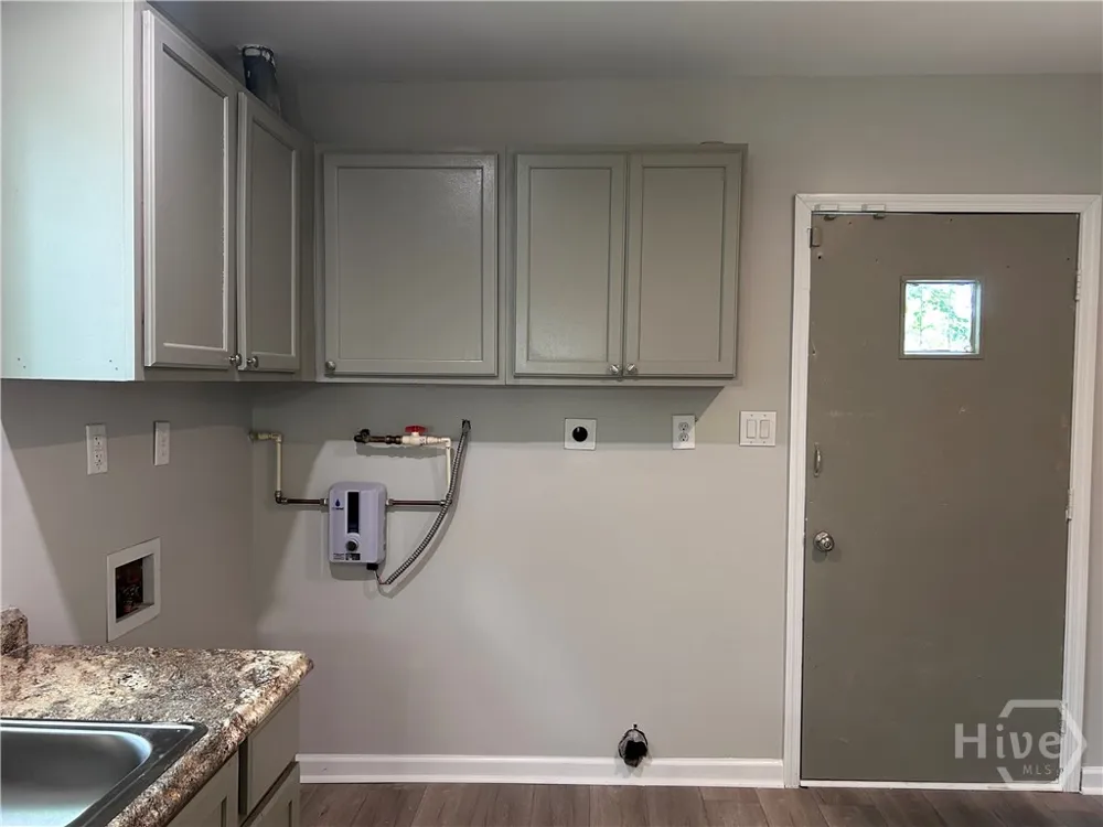 1410 New Castle Street Savannah, GA 31415