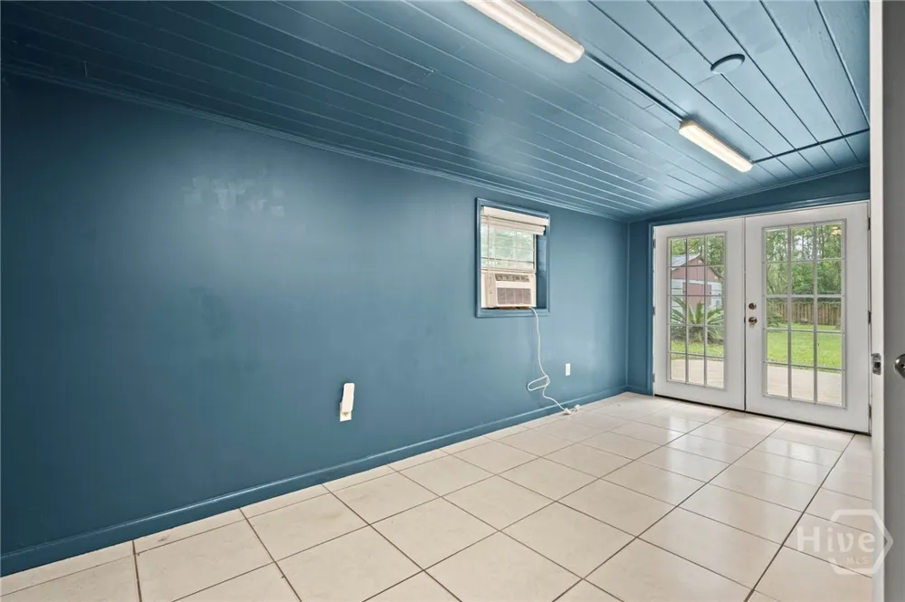 163 North Drive Savannah, GA 31406