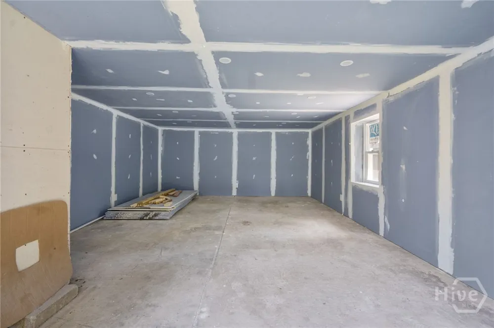 163 North Drive Savannah, GA 31406