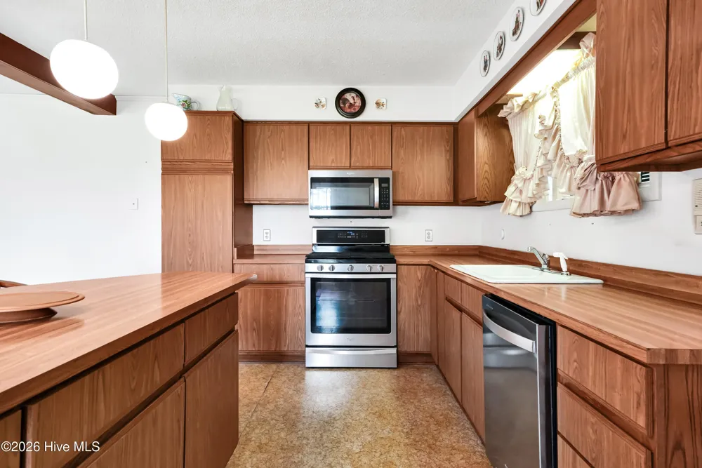 12285 Us Highway 421 Burgaw, NC 28425