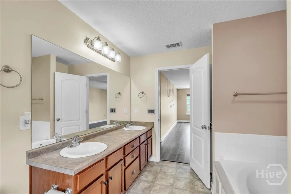 256 Savannah Lane Richmond Hill, GA 31324
