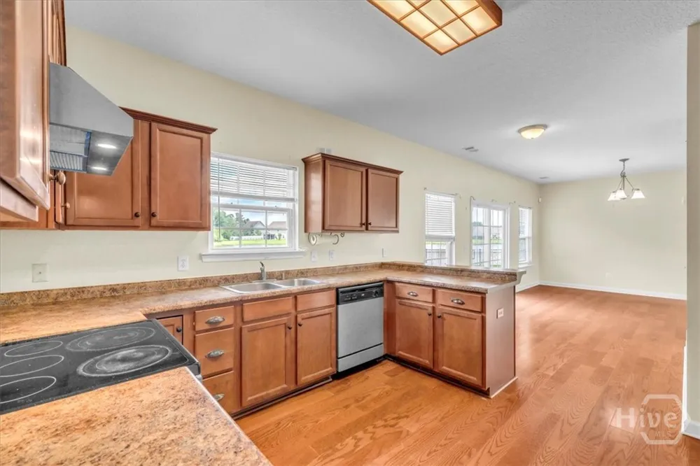 256 Savannah Lane Richmond Hill, GA 31324