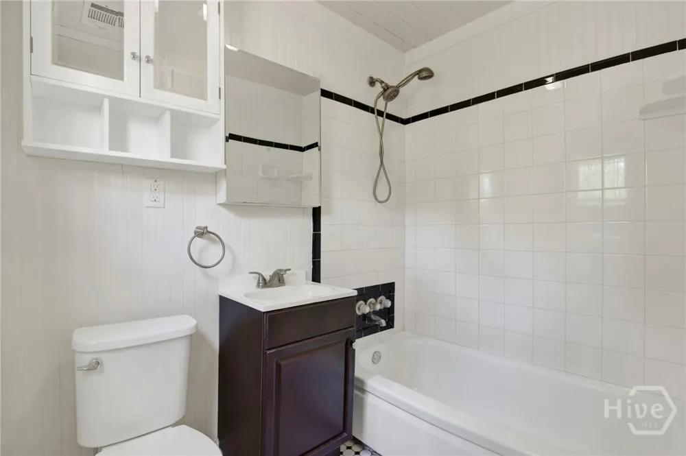 856 E 35th Street Savannah, GA 31401