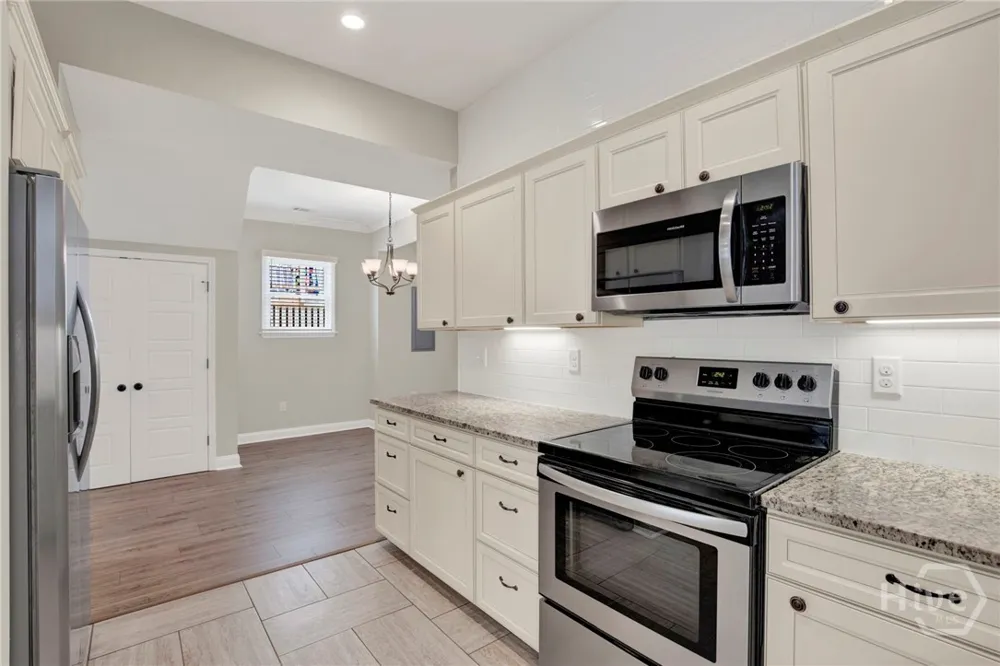 856 E 35th Street Savannah, GA 31401