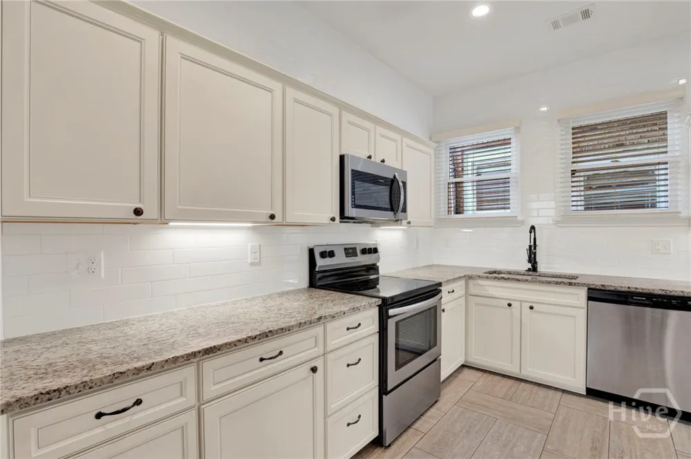 856 E 35th Street Savannah, GA 31401