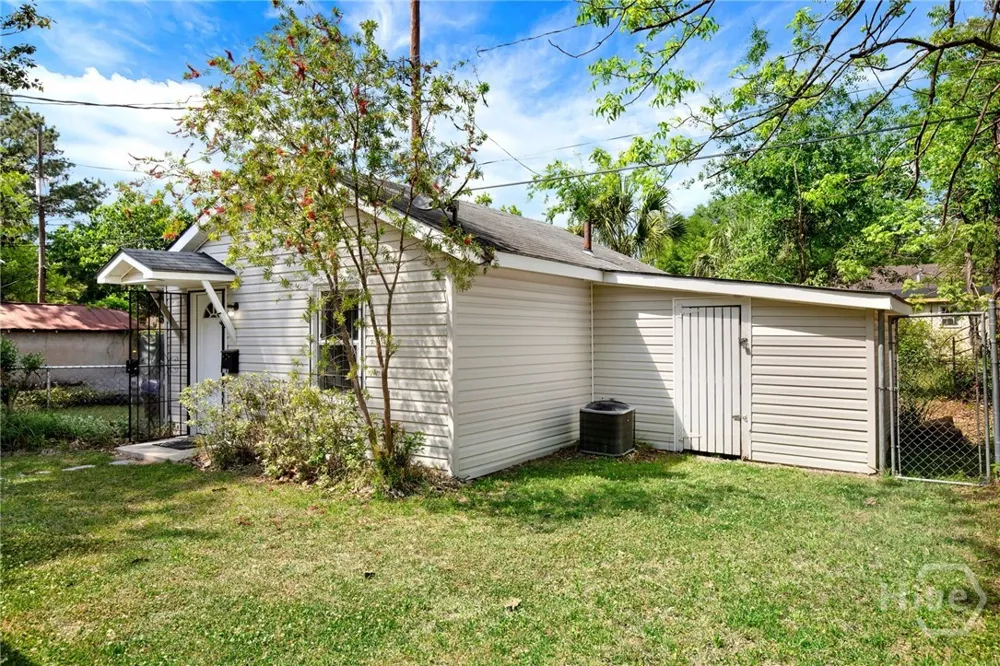 856 E 35th Street Savannah, GA 31401