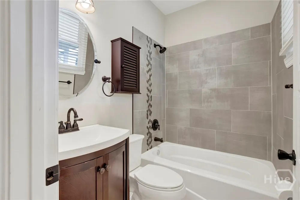 856 E 35th Street Savannah, GA 31401