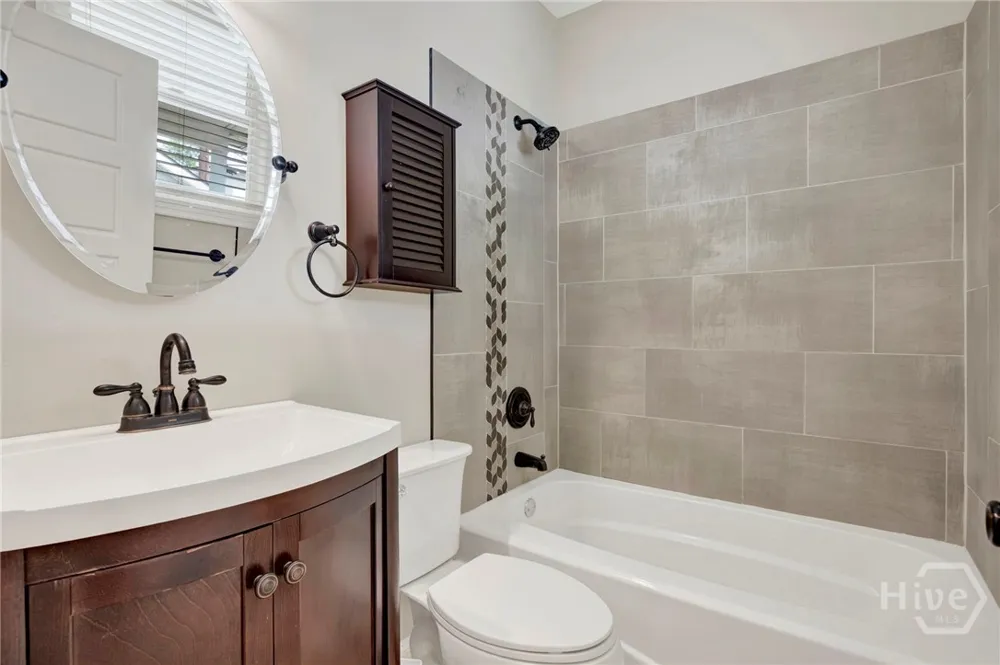856 E 35th Street Savannah, GA 31401