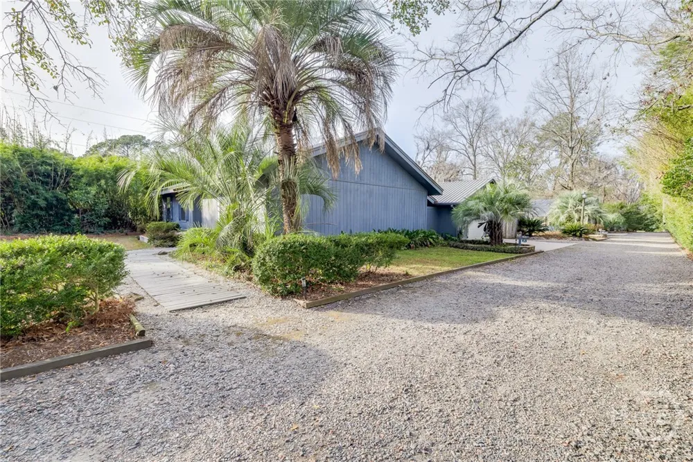 122 Smith Avenue Savannah, GA 31408