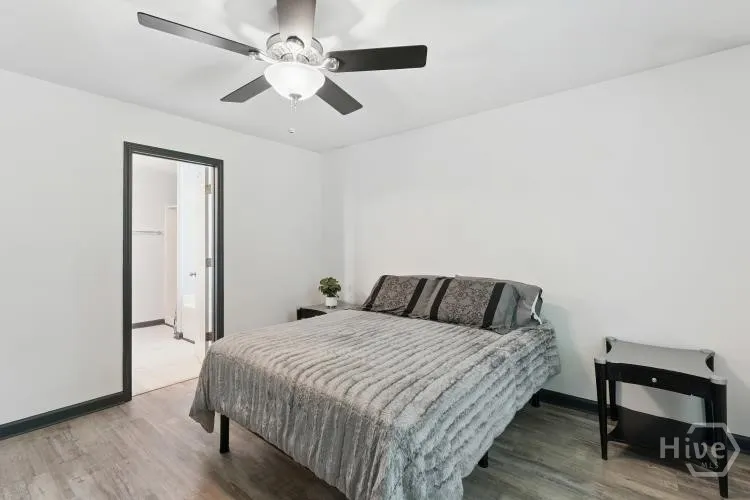 28 Twin Oaks Place Savannah, GA 31407