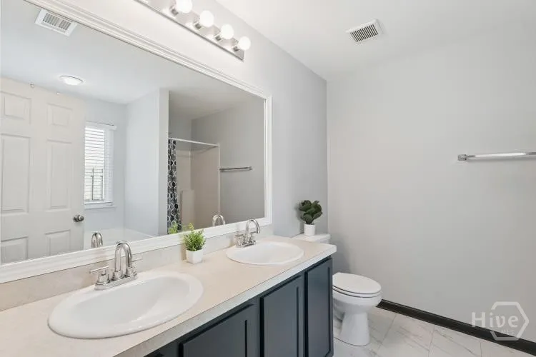 28 Twin Oaks Place Savannah, GA 31407