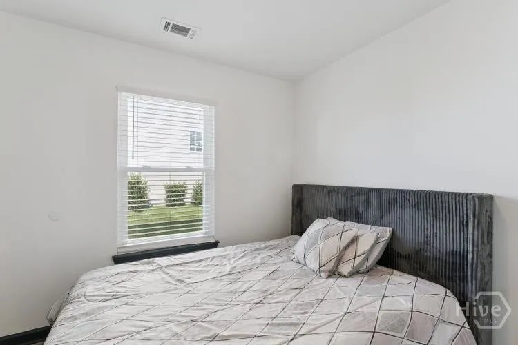 28 Twin Oaks Place Savannah, GA 31407