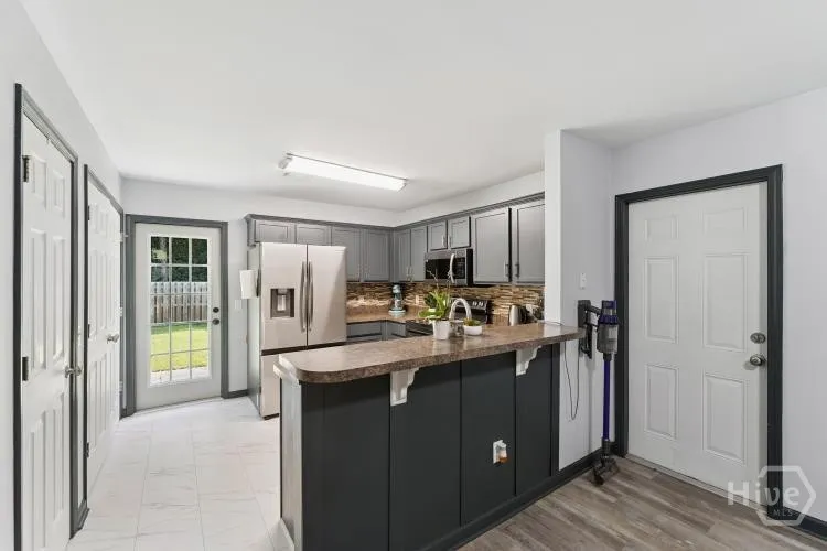 28 Twin Oaks Place Savannah, GA 31407