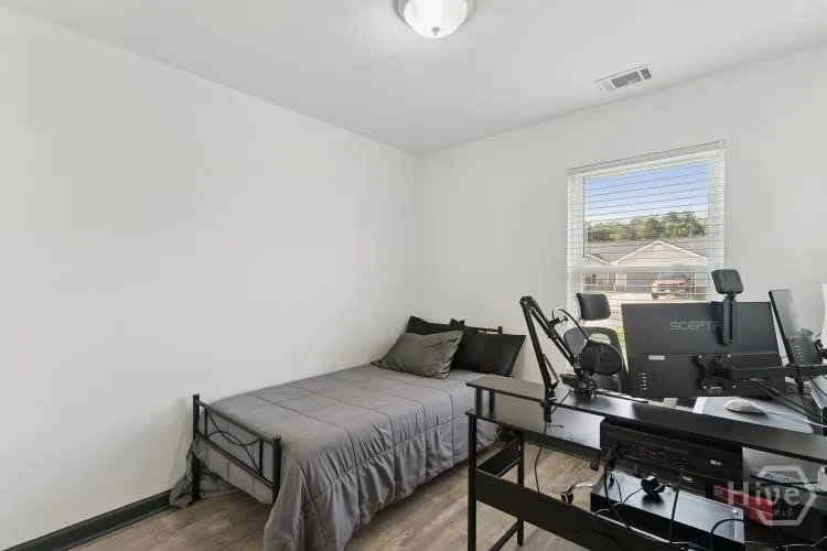 28 Twin Oaks Place Savannah, GA 31407
