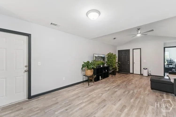 28 Twin Oaks Place Savannah, GA 31407