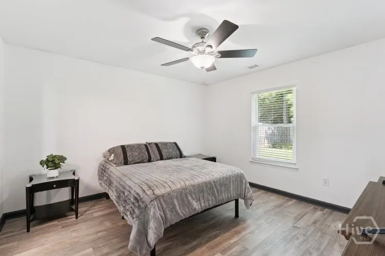 28 Twin Oaks Place Savannah, GA 31407