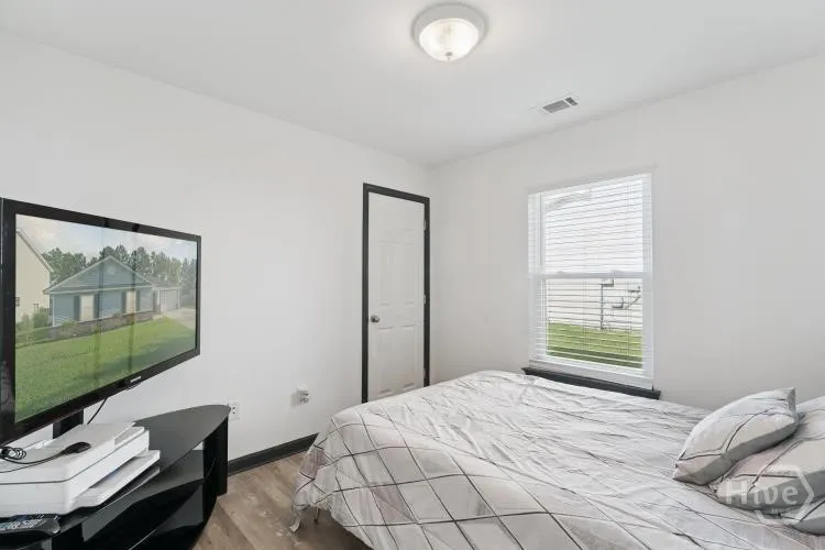28 Twin Oaks Place Savannah, GA 31407