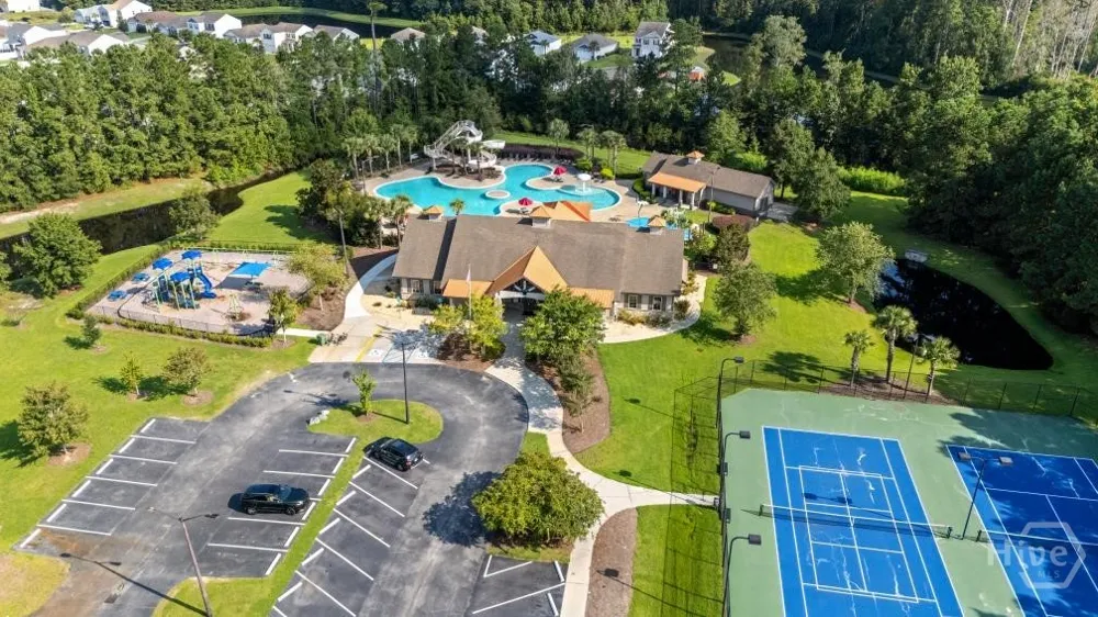 28 Twin Oaks Place Savannah, GA 31407