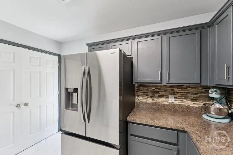 28 Twin Oaks Place Savannah, GA 31407