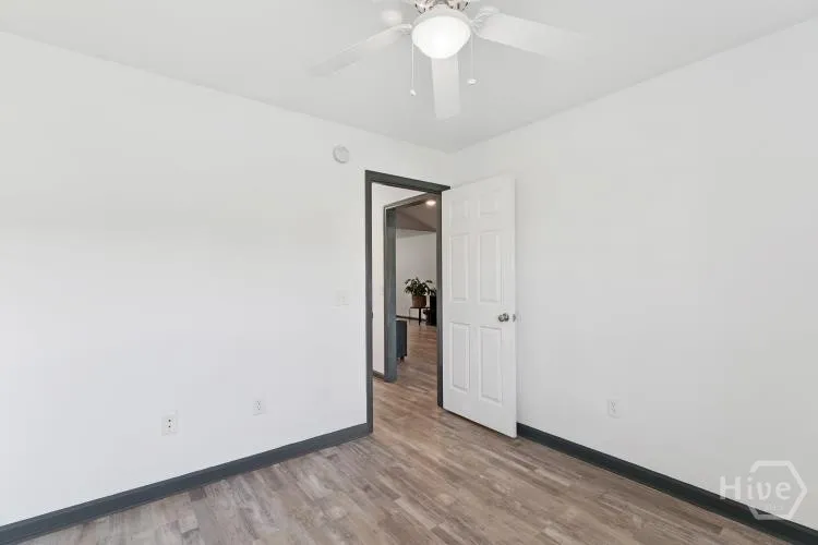 28 Twin Oaks Place Savannah, GA 31407