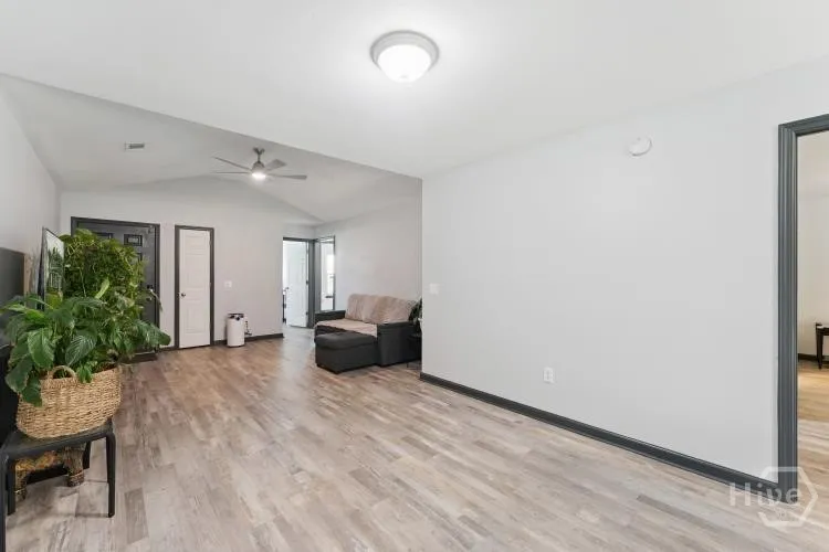 28 Twin Oaks Place Savannah, GA 31407