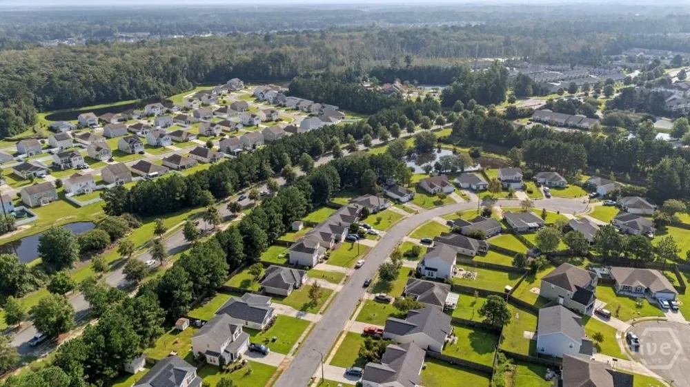 28 Twin Oaks Place Savannah, GA 31407
