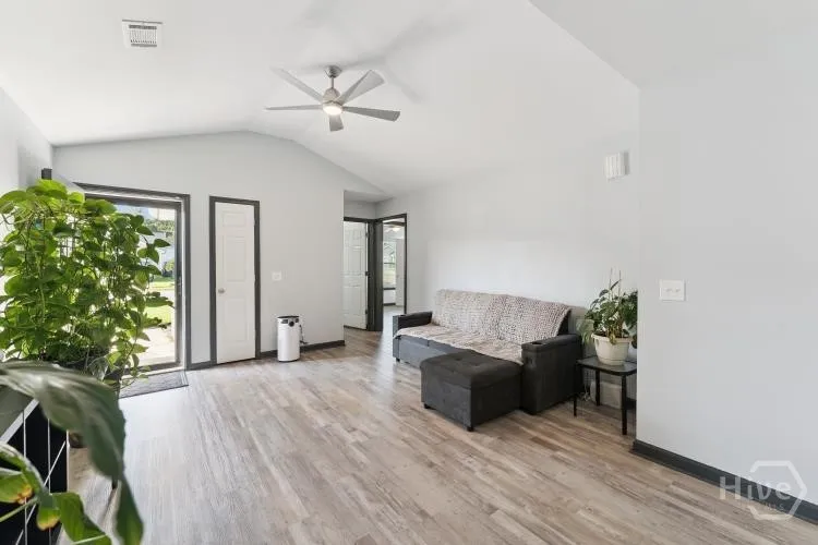 28 Twin Oaks Place Savannah, GA 31407