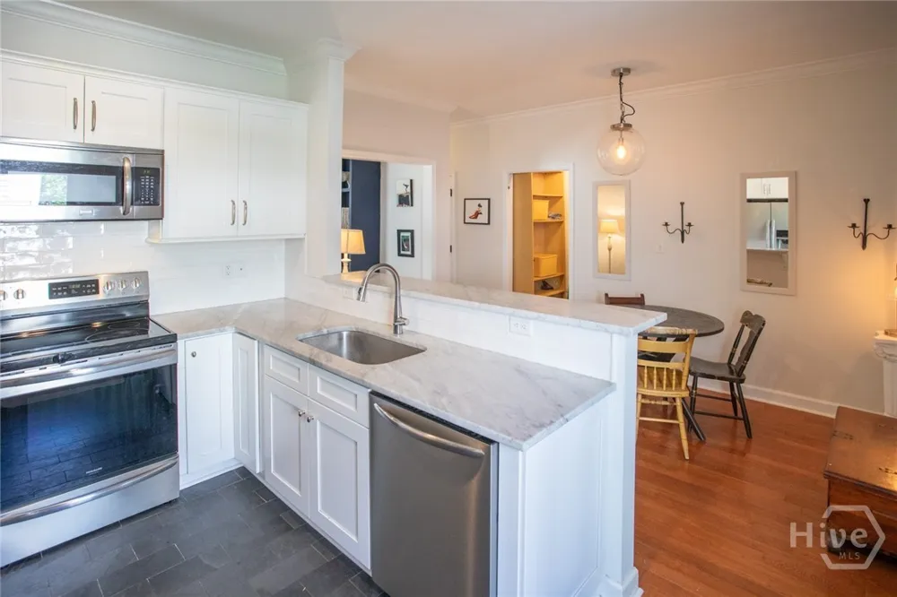218 E 33rd Street Savannah, GA 31401