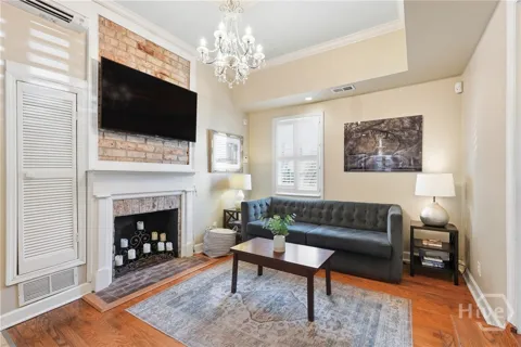 109 E Park Avenue