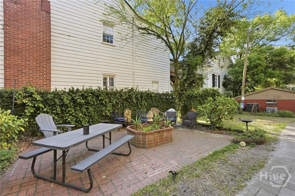 109 E Park Avenue Savannah, GA 31401