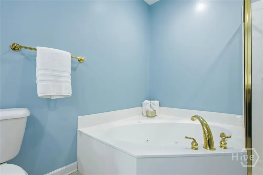 6 Roundtree Circle Savannah, GA 31405