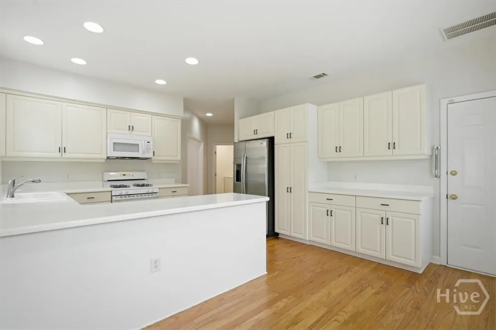 6 Roundtree Circle Savannah, GA 31405