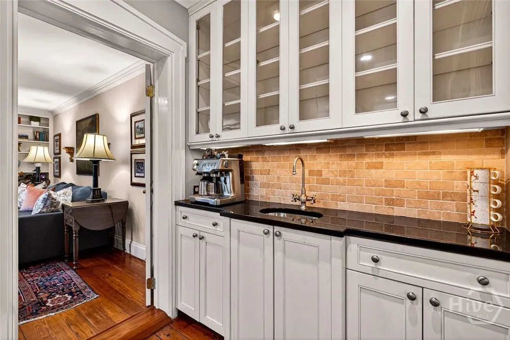 208 E Liberty Street Savannah, GA 31401