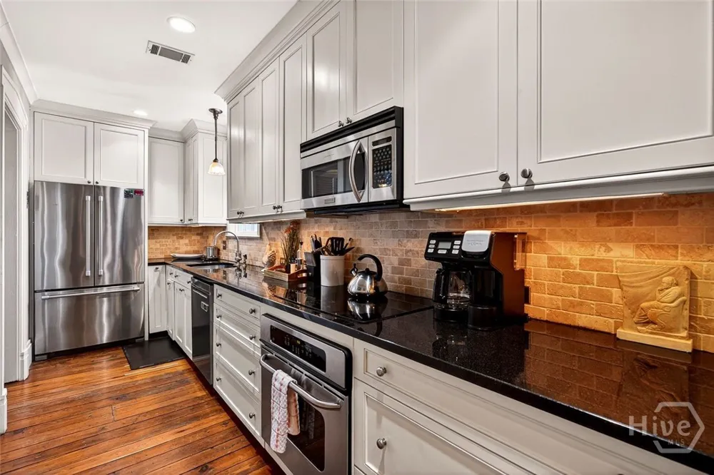 208 E Liberty Street Savannah, GA 31401
