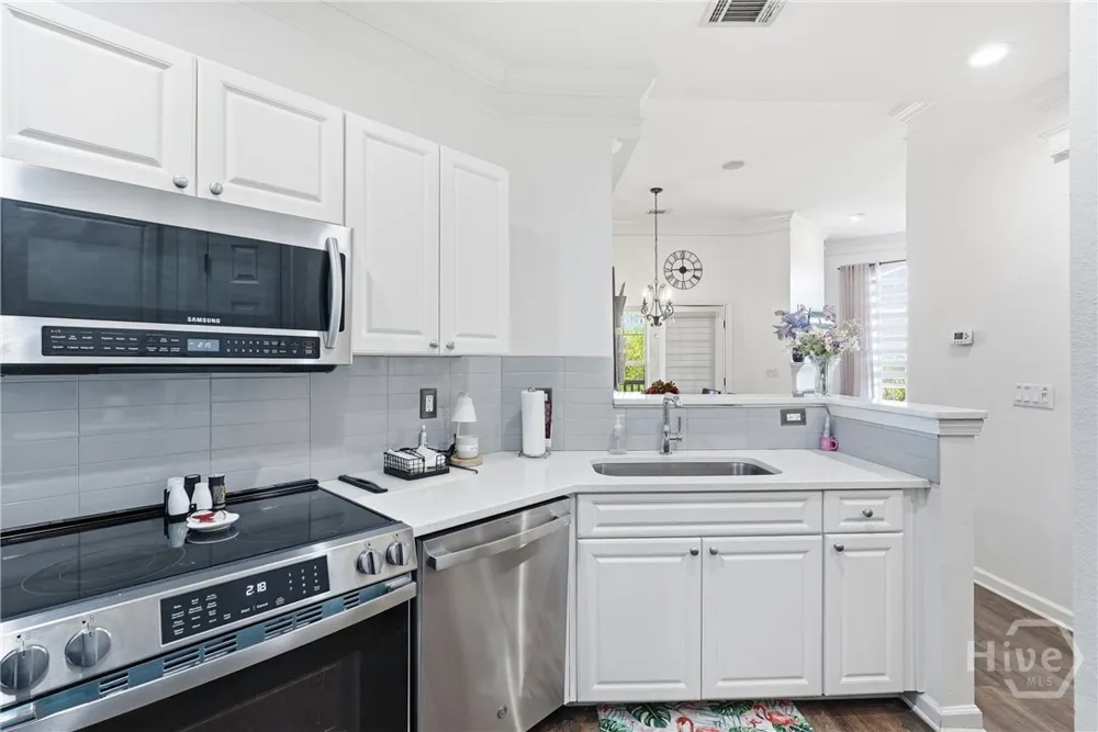 2837 Whitemarsh Way Savannah, GA 31410
