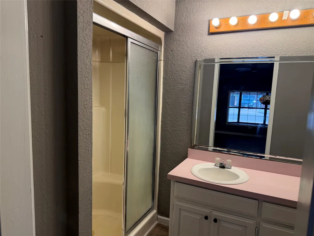 2111 SE 19th Street Mineral Wells, TX 76067