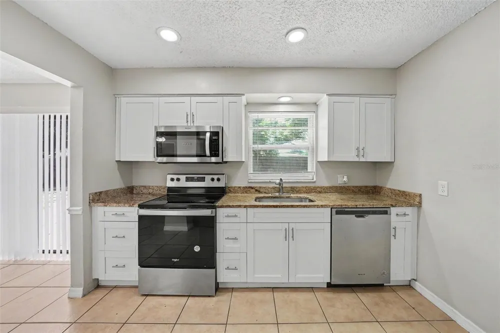 10410 27TH STREET Tampa, FL 33612